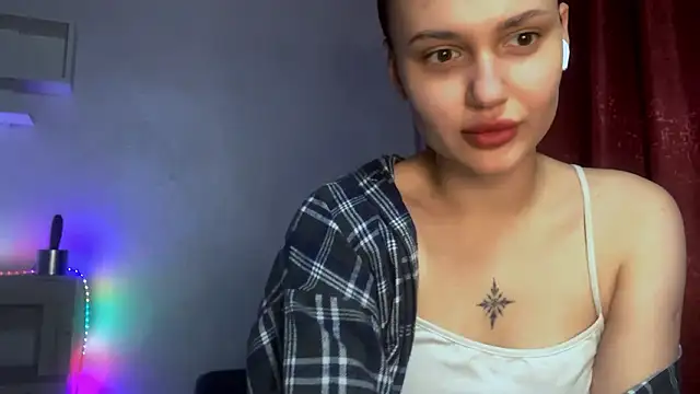 LuciaBanga's cam snapshot