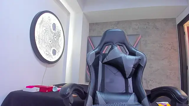 Emily-Queen03's cam snapshot