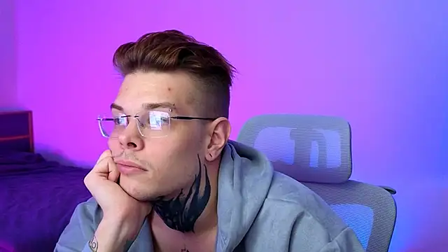 DENIS_HERE's cam snapshot