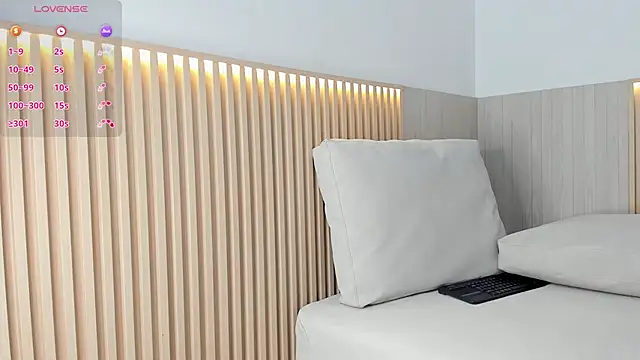 andrea_harmon's cam snapshot