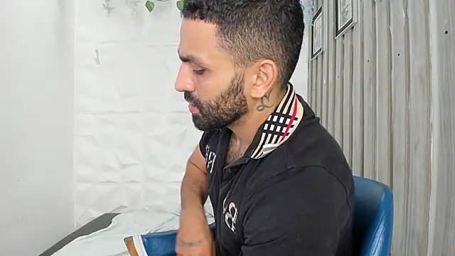 LeonidasKaiser live sex cam