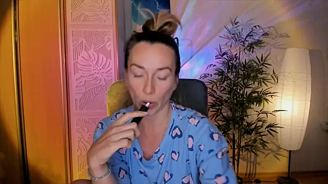 RebeccaMartinez live sex cam