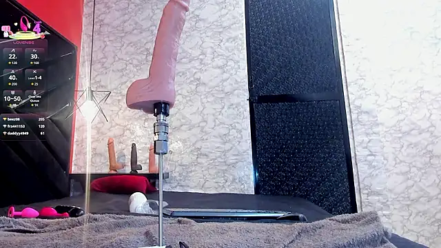 IVISBOUNCYASS live sex cam