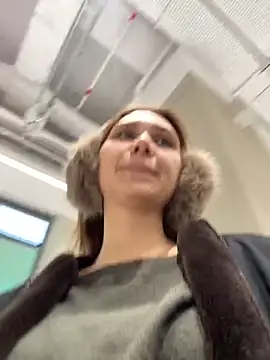 QuitieLia live sex cam