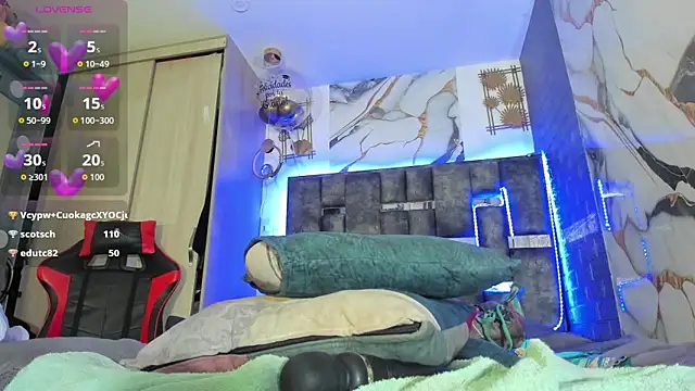 zandra_milf_'s cam snapshot