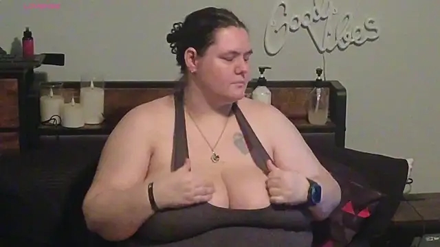 MzTastycakes's cam snapshot