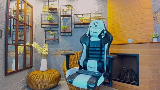 Amy_petitee's cam snapshot