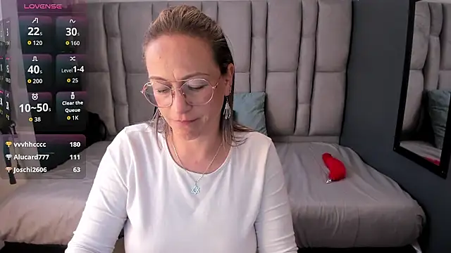 Charlot_milf's cam snapshot