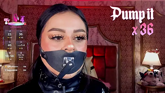 SoffiQueen live sex cam