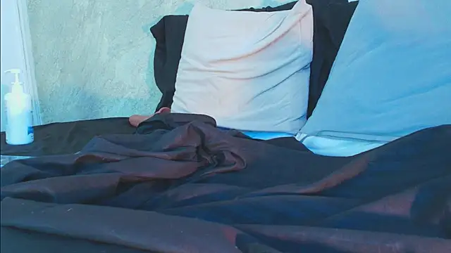 Dixie_grey1's cam snapshot