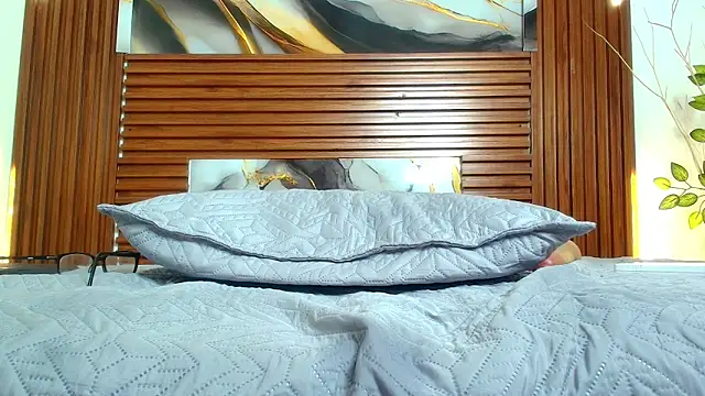 Celeste_hot_08's cam snapshot