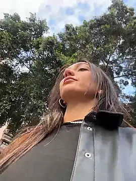 Ninabigtitied's cam snapshot