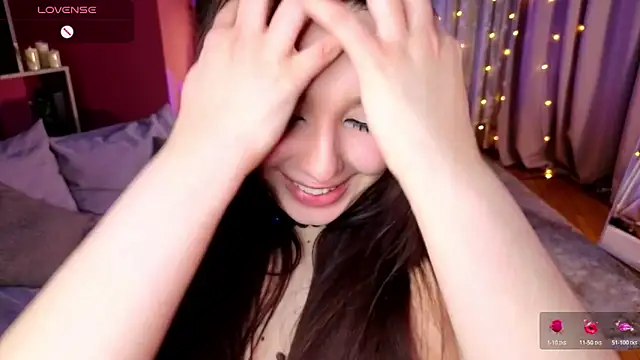 Lucy_louras's cam snapshot