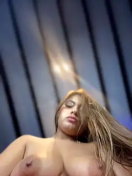 MayaMoanXXX's cam snapshot