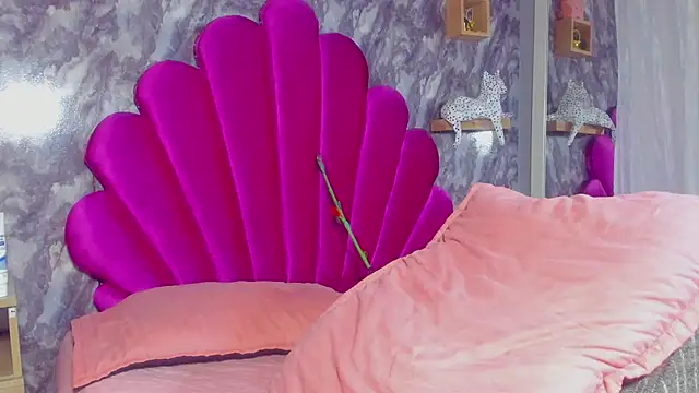 EMMAPARISS's cam snapshot