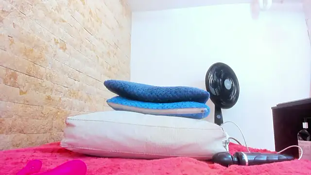 mia_roldan_'s cam snapshot