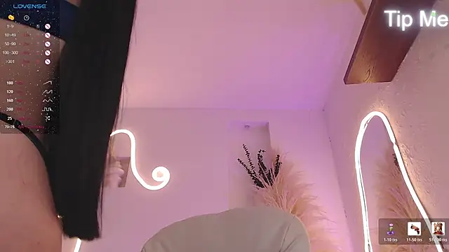 ViolettaHotLatin_'s cam snapshot