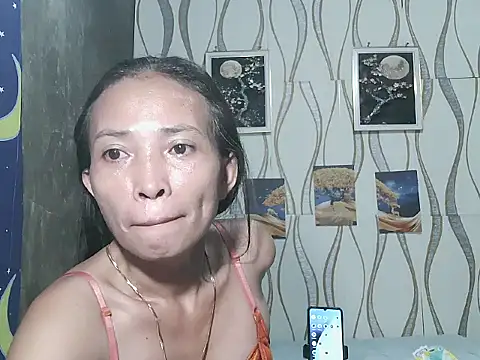 pinayhotii's cam snapshot