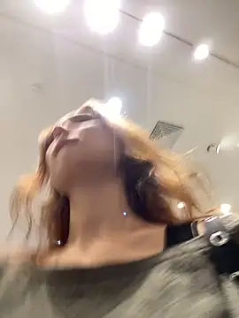 QuitieLia live sex cam