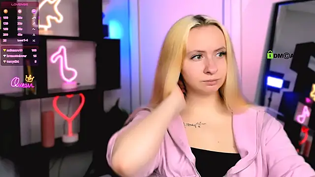 mila_glow1's cam snapshot