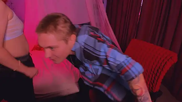 casey_meow_'s cam snapshot