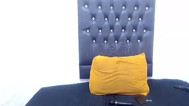 AUGUSTBLOOMxx's cam snapshot