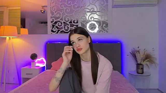 LuisaClover's cam snapshot