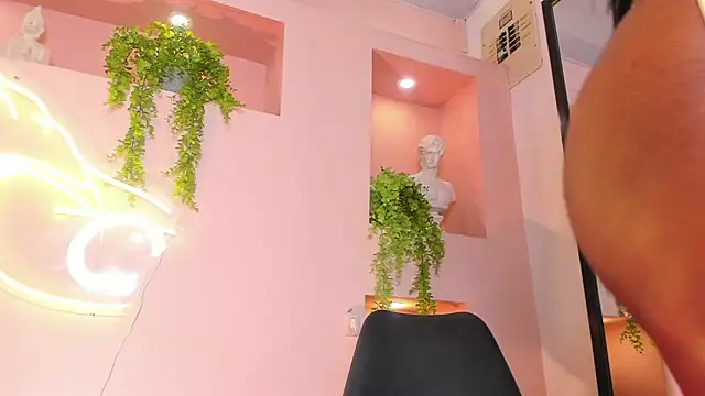 BrenddaMiller_'s cam snapshot