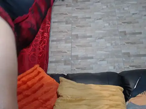 NAUGHTYSQUIRTER21's cam snapshot