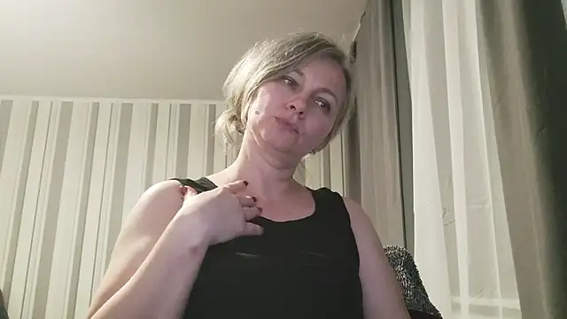 EdithManning's cam snapshot