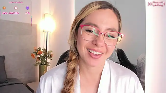 Saori_newman's cam snapshot