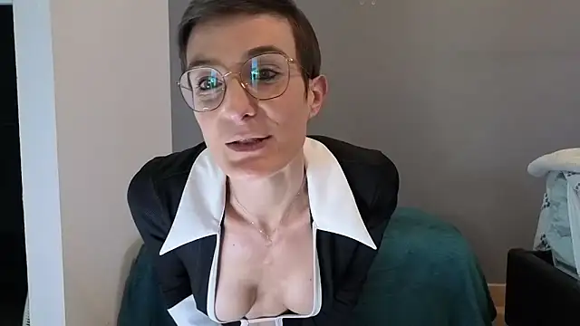 LaureLiveXX's cam snapshot