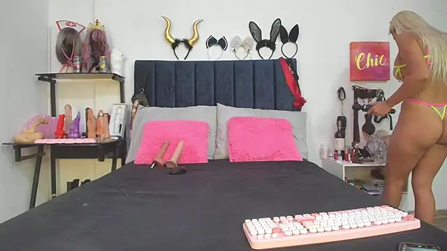 emmily_giraldo's cam snapshot