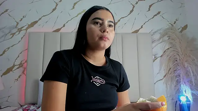 _Emma_whiitee_'s cam snapshot