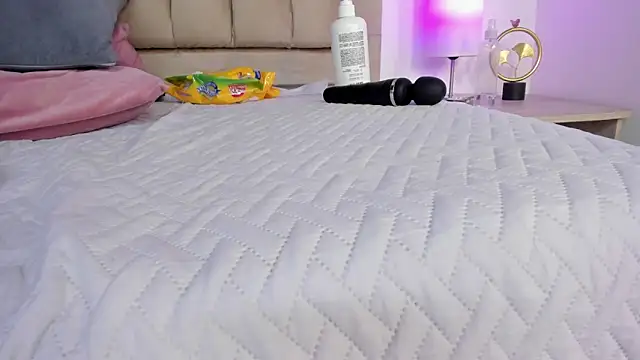 KristalFoxx's cam snapshot