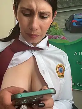 Alysson-- live sex cam