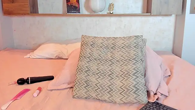 Emilly_Beaumont's cam snapshot