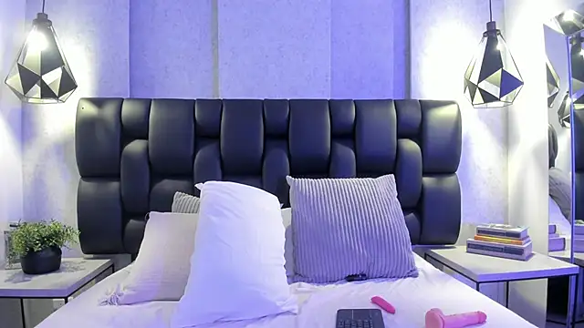 KylieCooperr_'s cam snapshot