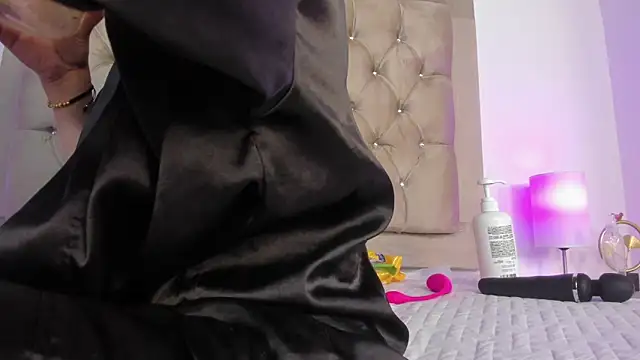 KristalFoxx's cam snapshot