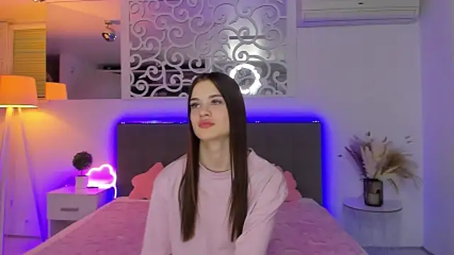 LuisaClover's cam snapshot