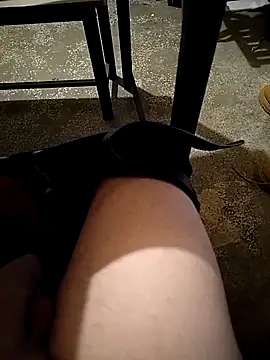 I-we_alwaYs_In_PubliC's cam snapshot