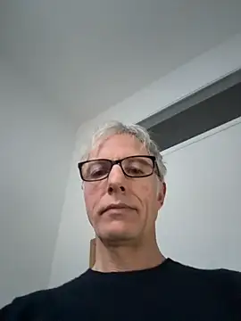 SexyLeon8's cam snapshot