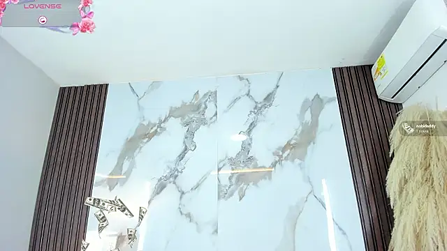 hilarythomsom's cam snapshot