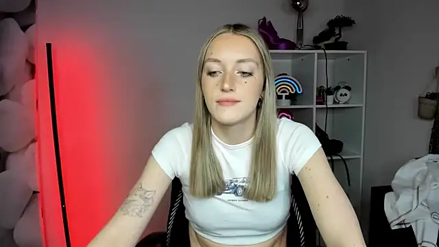 EvelynBlond's cam snapshot