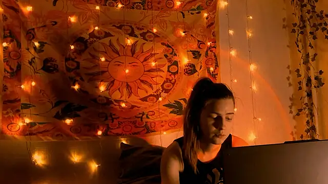 AliceCUNTach's cam snapshot