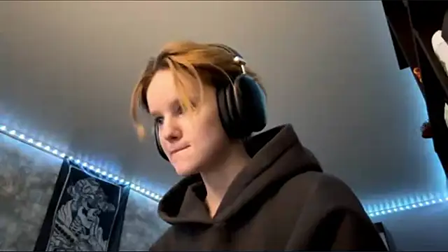 CutieGoga's cam snapshot