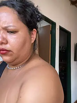 Bigostosa live sex cam