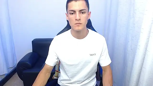 Matiius18 live sex cam