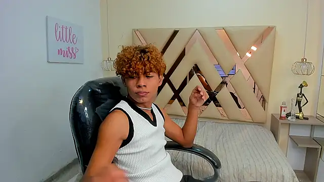 Anyelo_Twink live sex cam