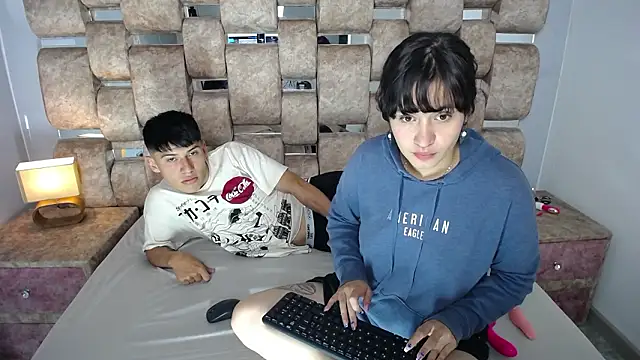 LucyyLeo's cam snapshot